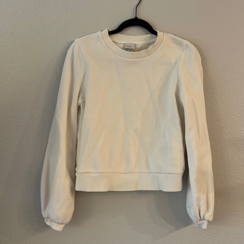 A new day creme balloon sleeve sweatshirt!